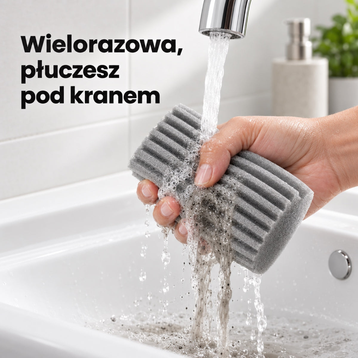 Kurz spłukany z gąbki pod kranem