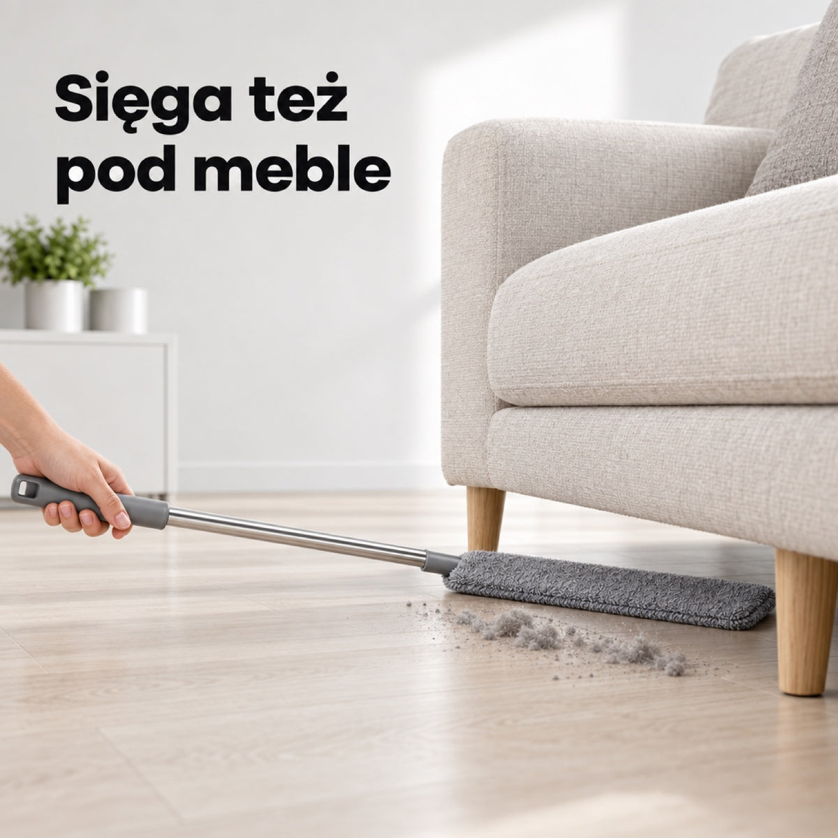 Płaska końcówka miotełki wyciąga kurz spod sofy