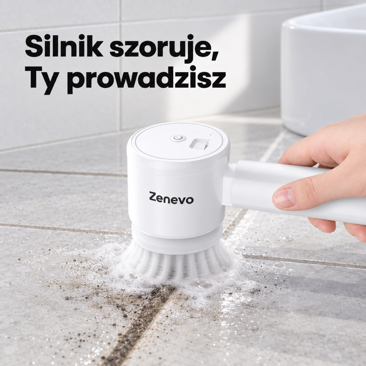 Szczotka obrotowa szoruje brudną fugę między płytkami podłogowymi w łazience