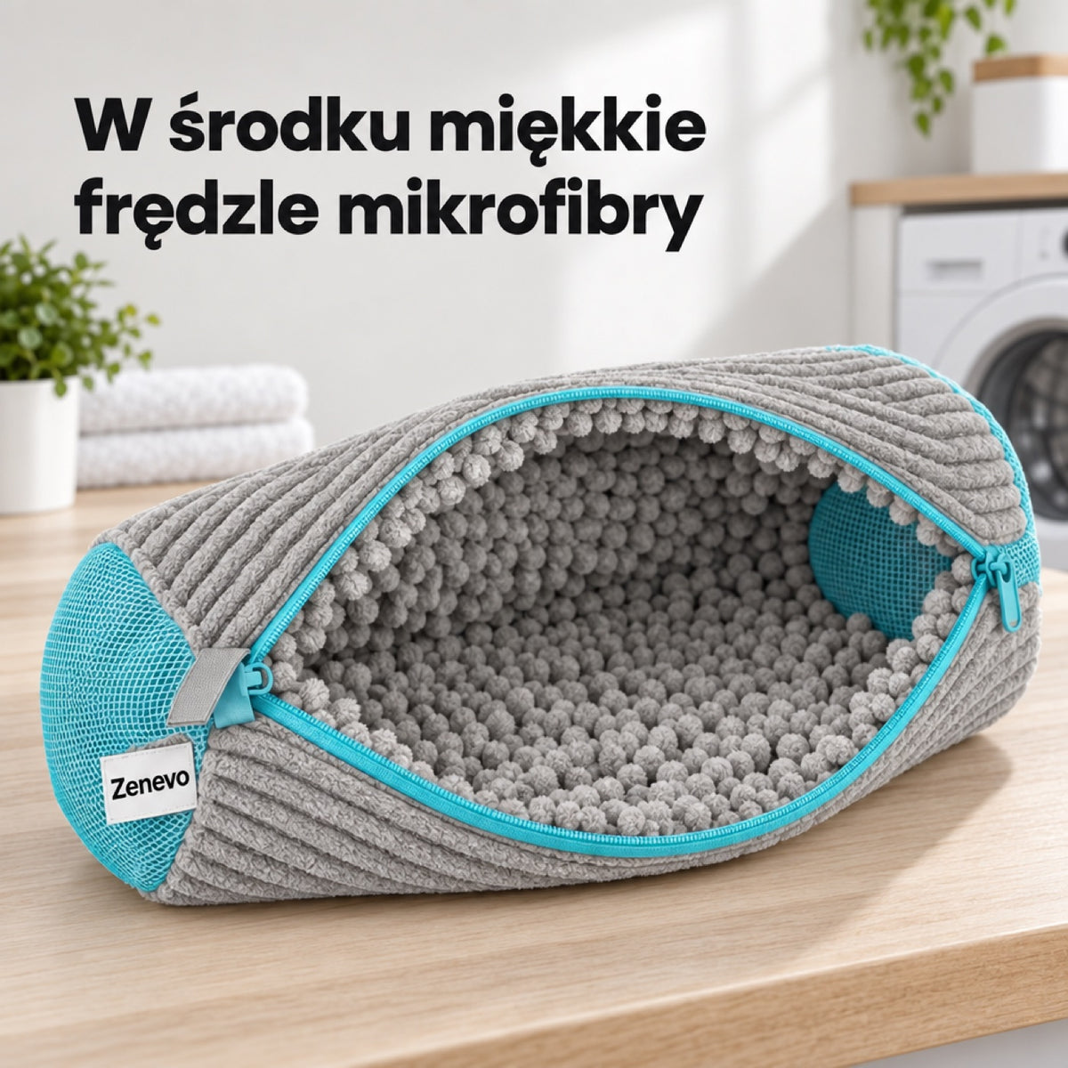Wnętrze worka do prania butów wyłożone miękkimi frędzlami mikrofibry